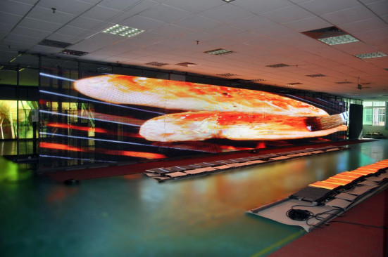 Cam Duvar Reklamcılığı için Yüksek Parlaklık Dış Mekan P3.9-7.8 LED Şeffaf Ekran