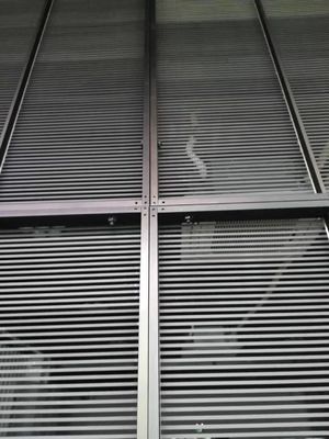 1R1G1B Şeffaf LED Film Ekranı, 4000mcd LED Giydirme Cephe Ekranı