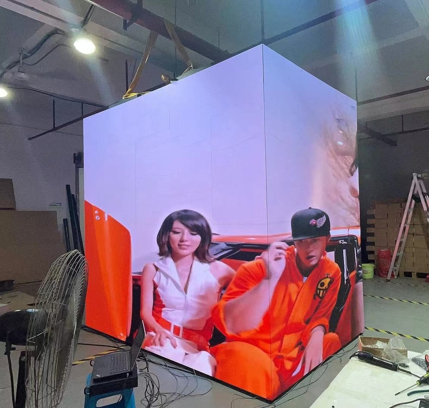 640x480 Döküm Kabini Kapalı P2.5RGB 4 Taraflı Büyük LED Ekran 3840hz Reklam